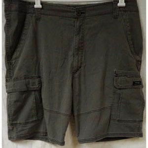 WRANGLER Mens 40 Green  Relaxed Fit Stretch Hike Fish Cargo Shorts 10" Inseam